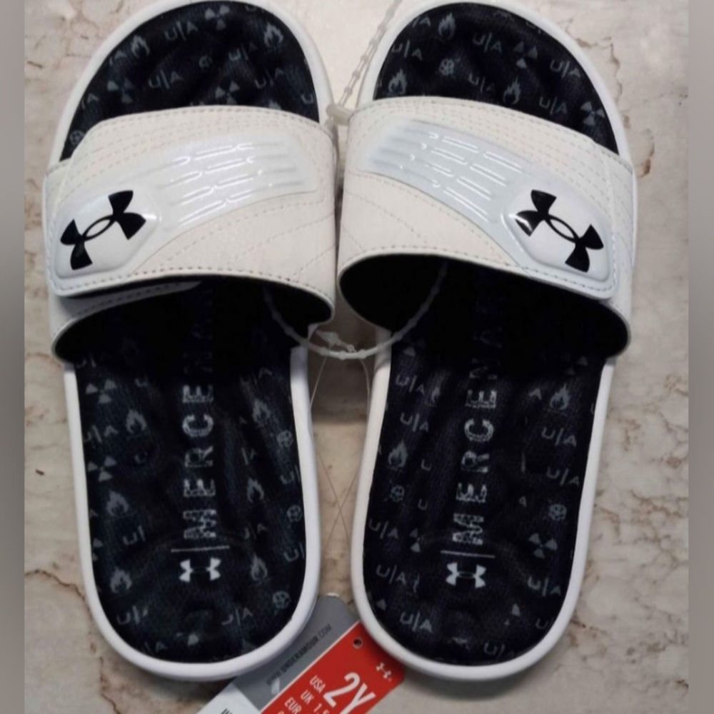 *NWT* Underarmour Kids Slides Size 2 & 4
